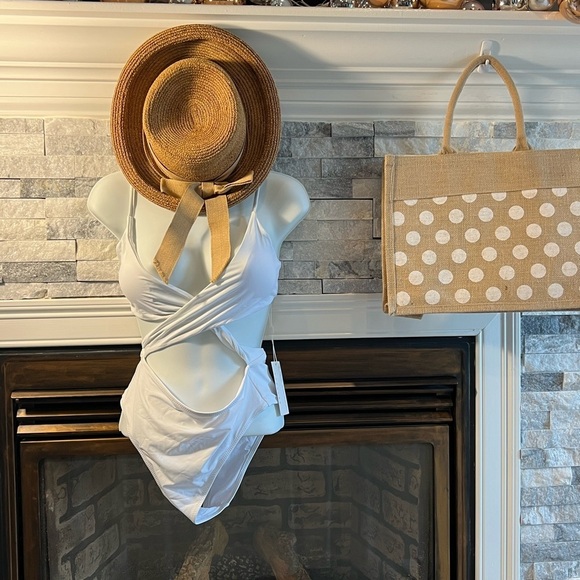 CHYRII Women’s One-Piece Halter Swimsuit – Size Medium (NWT) - Picture 4 of 4